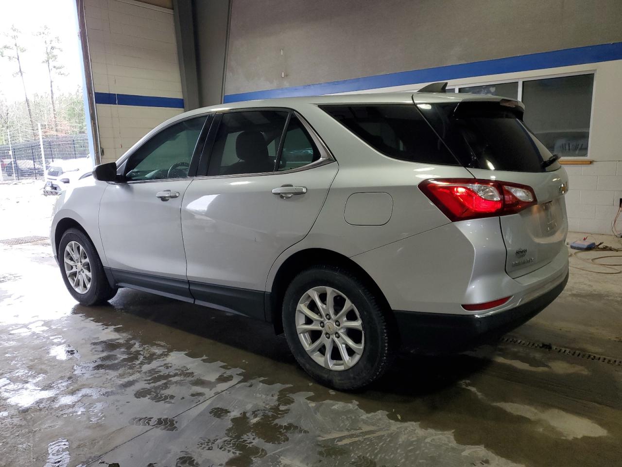 2020 Chevrolet Equinox VIN 2GNAXKEV3L6108373 Copart auction photo, front end damage thumbnail 2