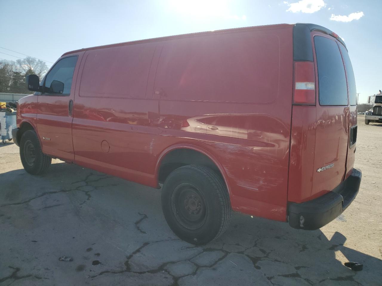 2005 Chevrolet Express VIN 1GCHG35U351184475 Copart auction photo, side / rear end damage thumbnail 2