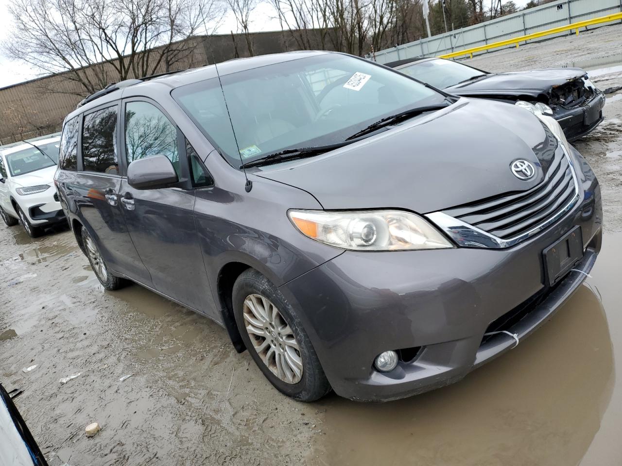 2013 Toyota Sienna VIN 5TDYK3DCXDS397643 Copart auction photo, side damage thumbnail 4