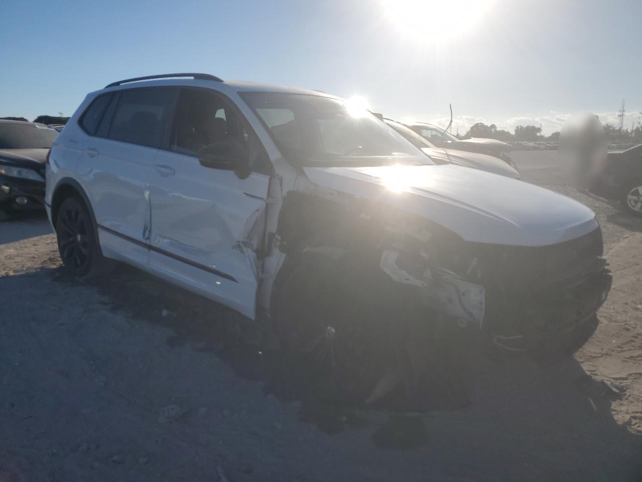2021 Volkswagen Tiguan VIN 3VV3B7AX3MM033882 Copart auction photo, front end / side damage thumbnail 4