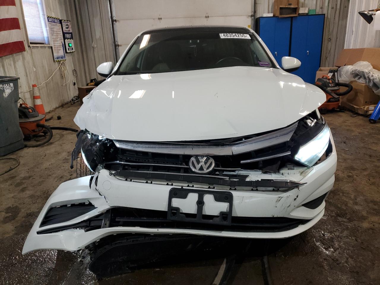 2019 Volkswagen Jetta VIN 3VWCB7BU8KM137877 Copart auction photo, front end / minor dent/scratches damage thumbnail 5