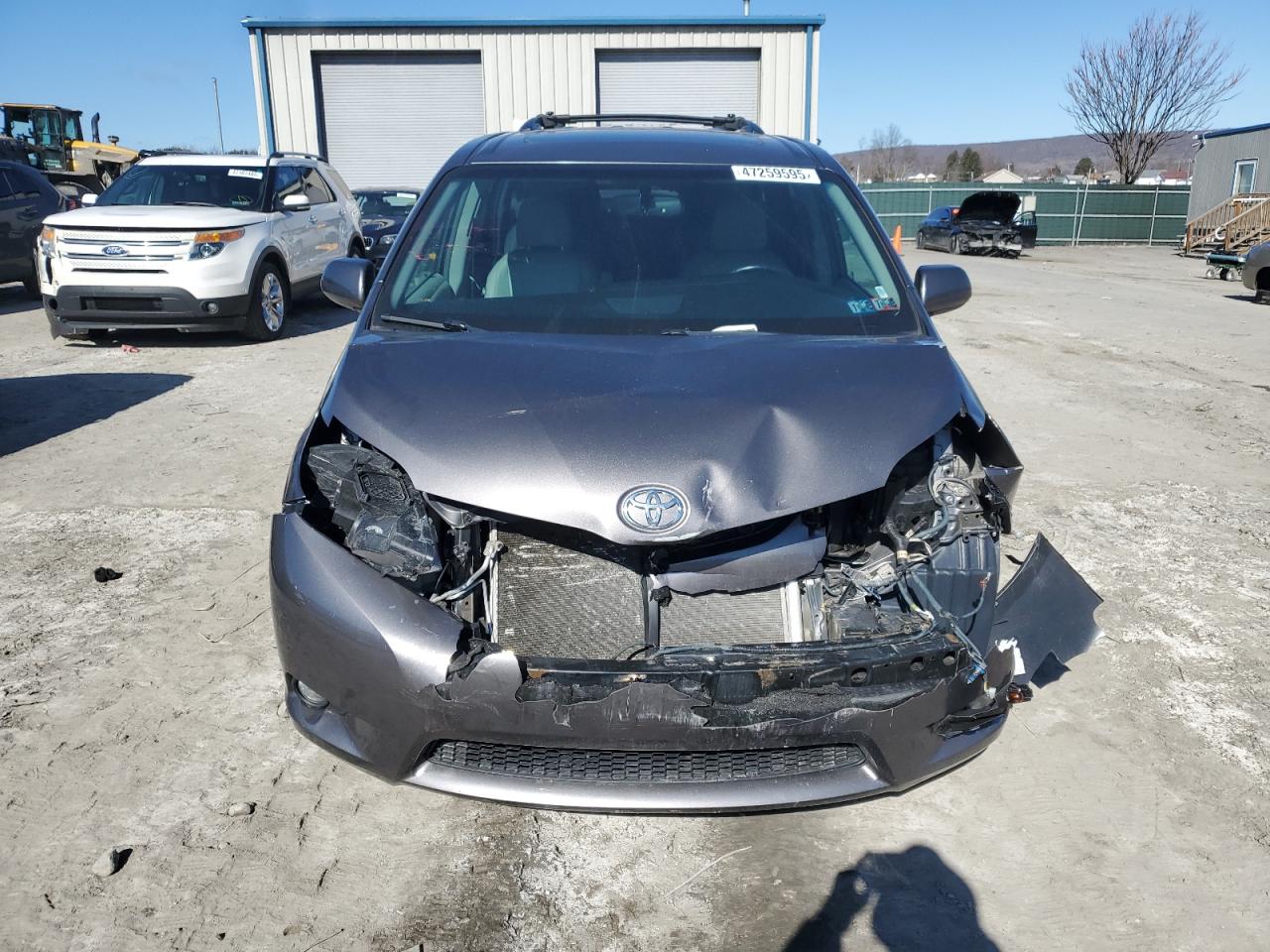 2017 Toyota Sienna VIN 5TDYZ3DC3HS819396 Copart auction photo, front end damage thumbnail 5