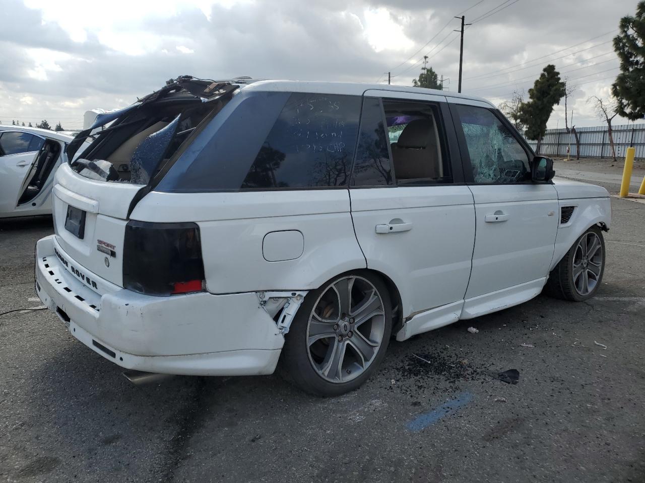 2011 Land Rover Range Rover VIN SALSH2E42BA273682 Copart auction photo, vandalism / all over damage thumbnail 3