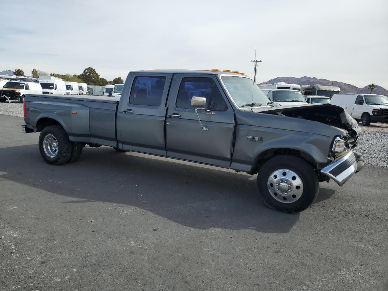 1993 Ford F350 VIN 2FTJW35G1PCA64397 Copart auction photo, front end / side damage thumbnail 4
