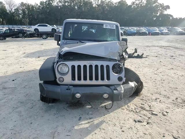 2016 Jeep Wrangler VIN 1C4BJWDG0GL262917 Copart auction photo, front end / minor dent/scratches damage thumbnail 11