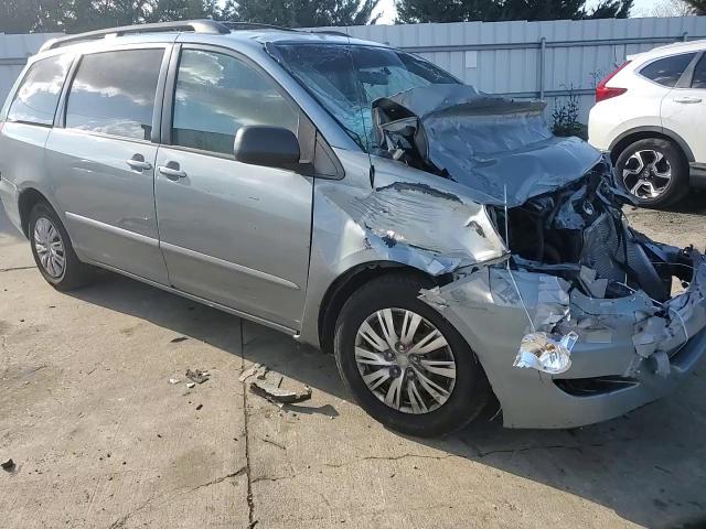 2007 Toyota Sienna VIN 5TDZK23C87S008387 Copart auction photo, front end / minor dent/scratches damage thumbnail 12
