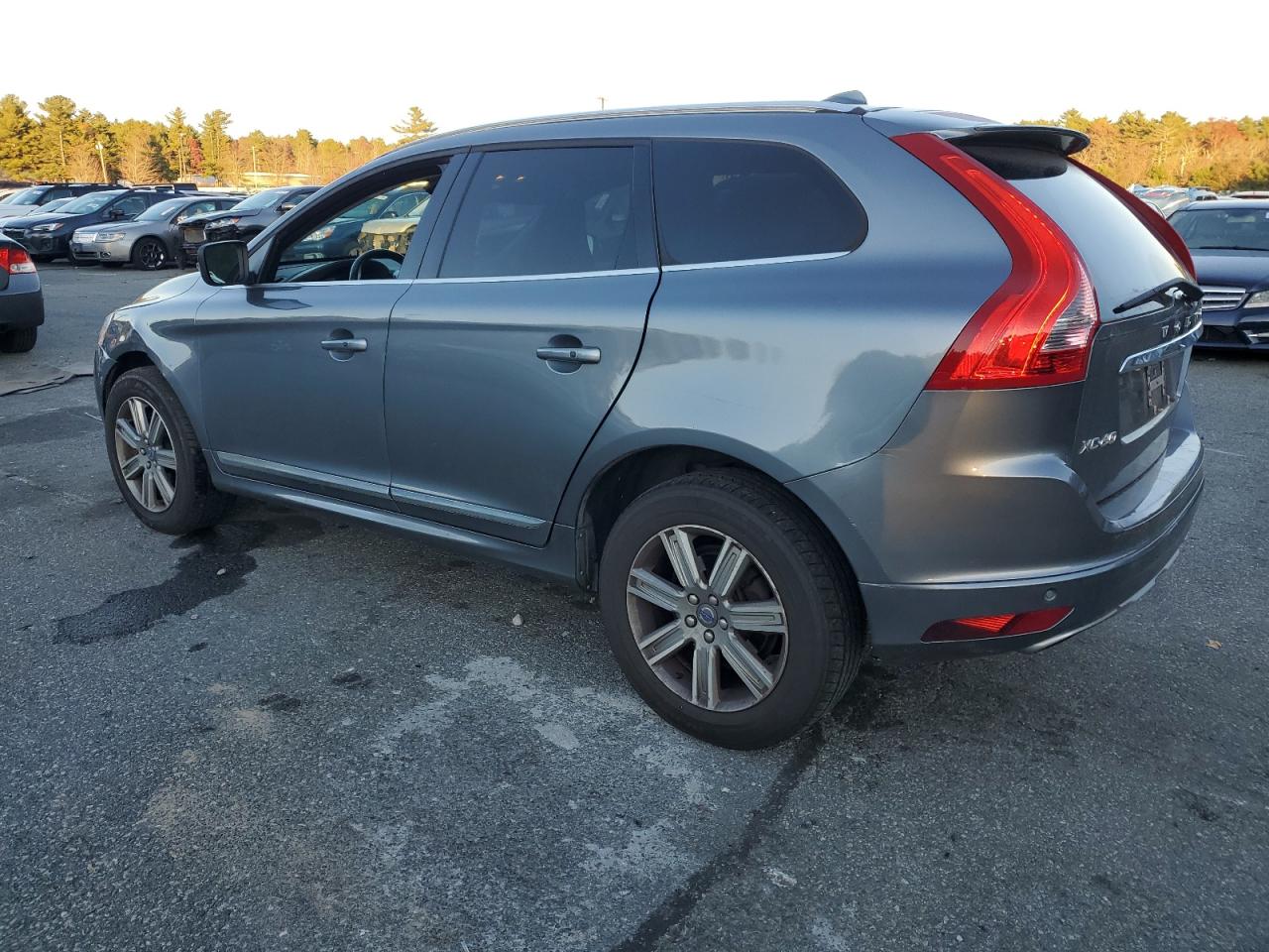 2017 Volvo XC60 VIN YV440MRU9H2028892 Copart auction photo, front end / side damage thumbnail 2