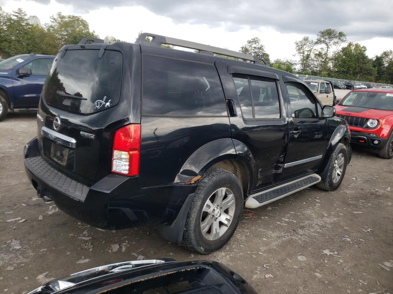 2011 Nissan Pathfinder VIN 5N1AR1NB1BC615065 Copart auction photo, front end / minor dent/scratches damage thumbnail 3