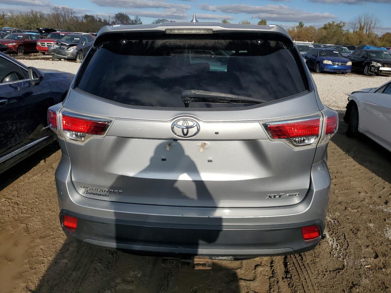 2016 Toyota Highlander VIN 5TDJKRFH5GS306358 Copart auction photo, front end damage thumbnail 6