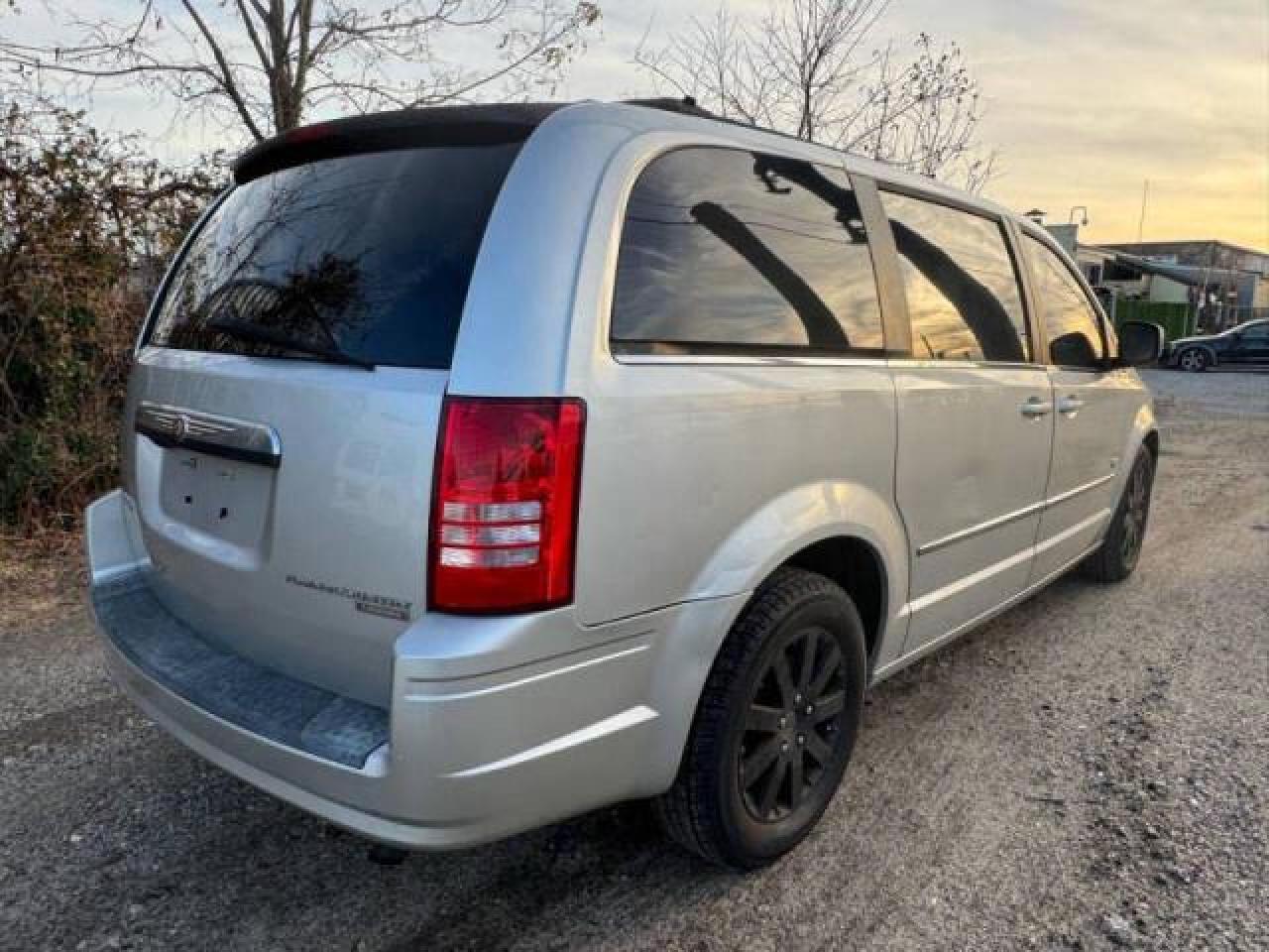 2009 Chrysler Town & Country VIN 2A8HR54199R676516 Copart auction photo, normal wear damage thumbnail 4