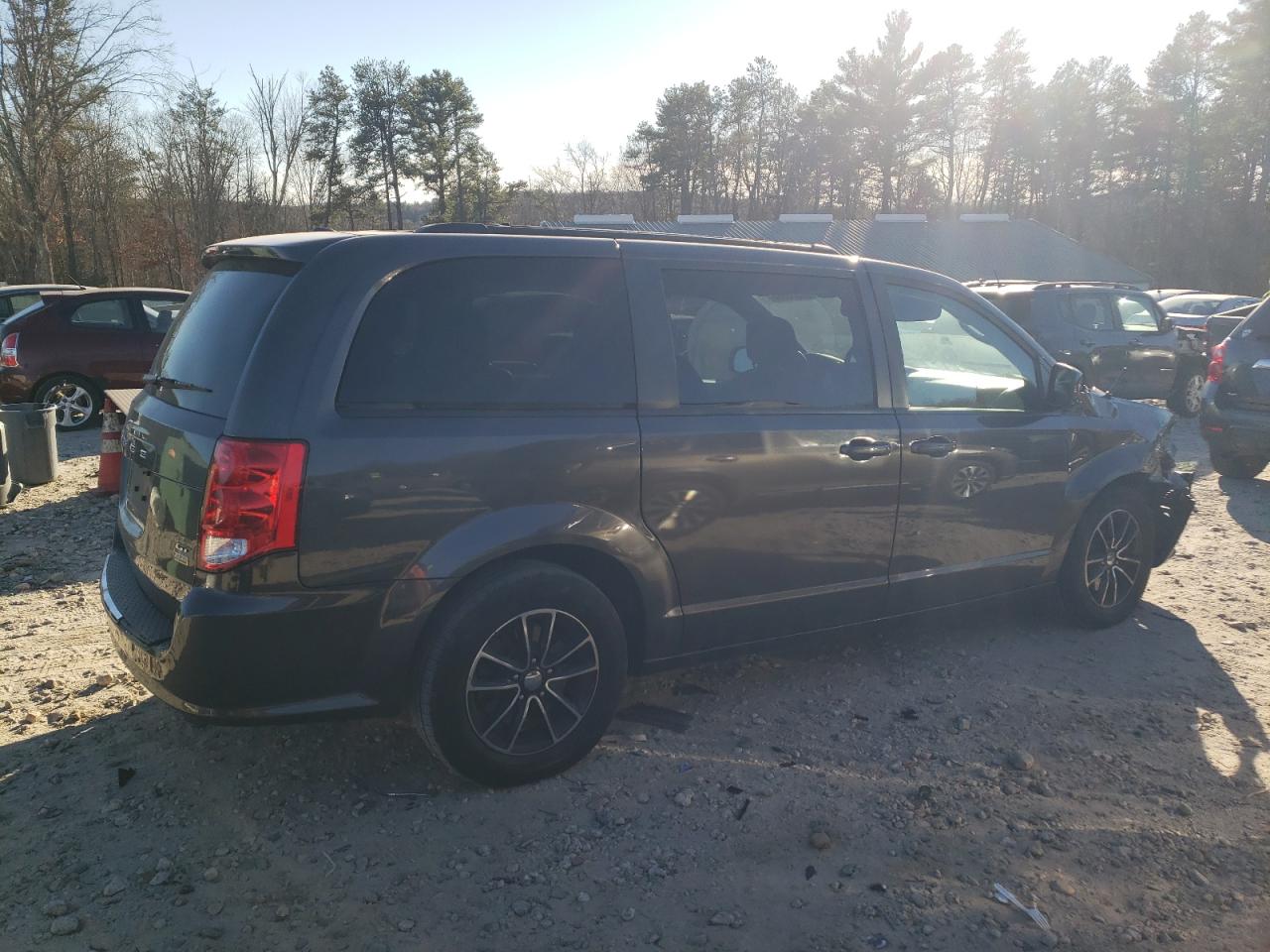 2019 Dodge Caravan VIN 2C4RDGEG3KR620991 Copart auction photo, front end / side damage thumbnail 3