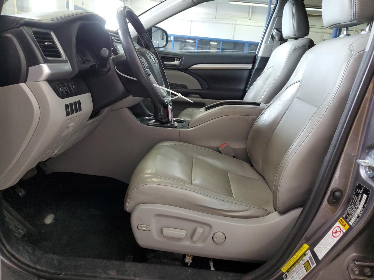 2017 Toyota Highlander VIN 5TDJZRFH0HS427473 Copart auction photo, rear end damage thumbnail 7