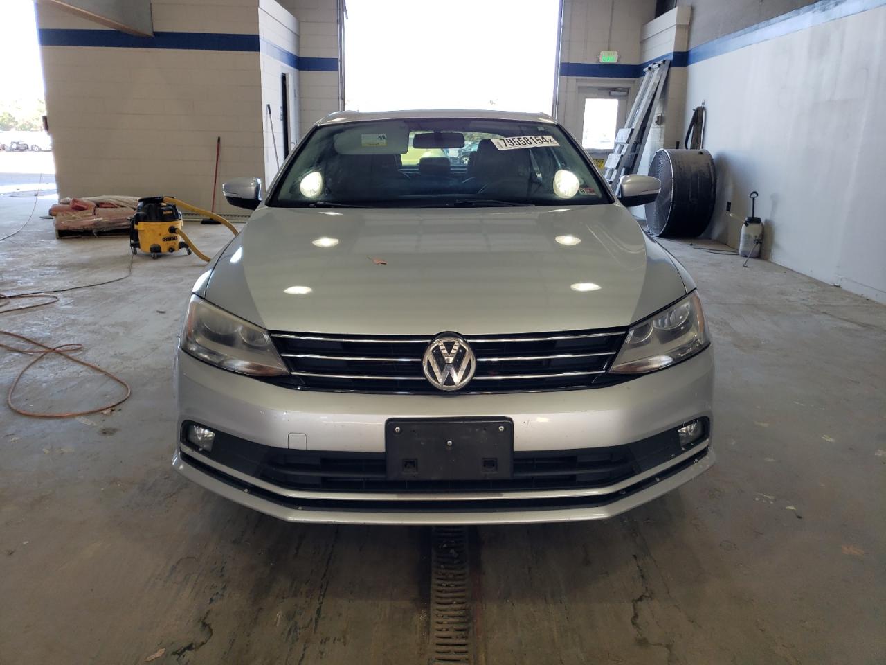 2015 Volkswagen Jetta VIN 3VWL17AJ0FM334493 Copart auction photo, side / rear end damage thumbnail 5