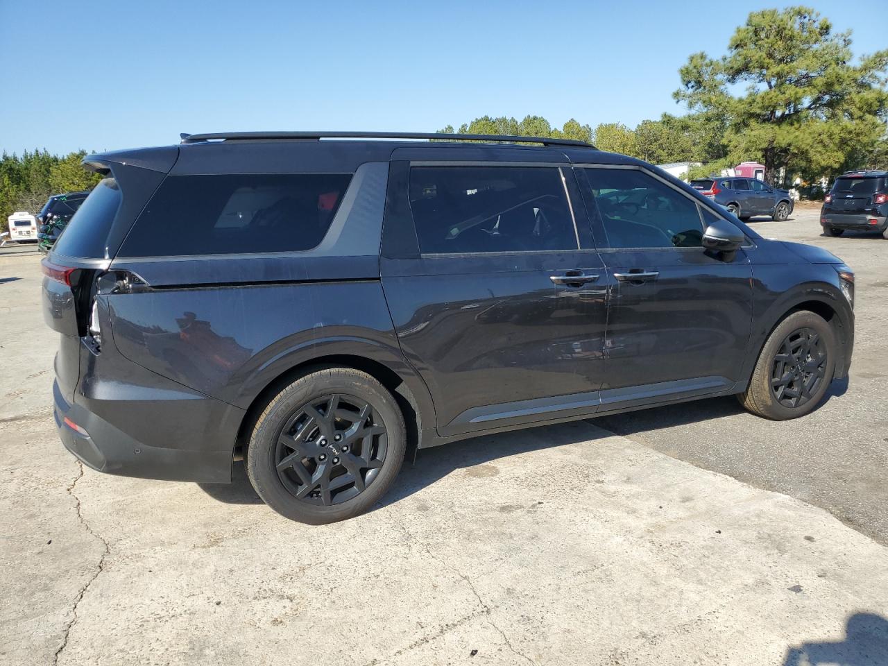 2025 KIA Carnival VIN KNDNE5K38S6461393 Copart auction photo, side / rear end damage thumbnail 3