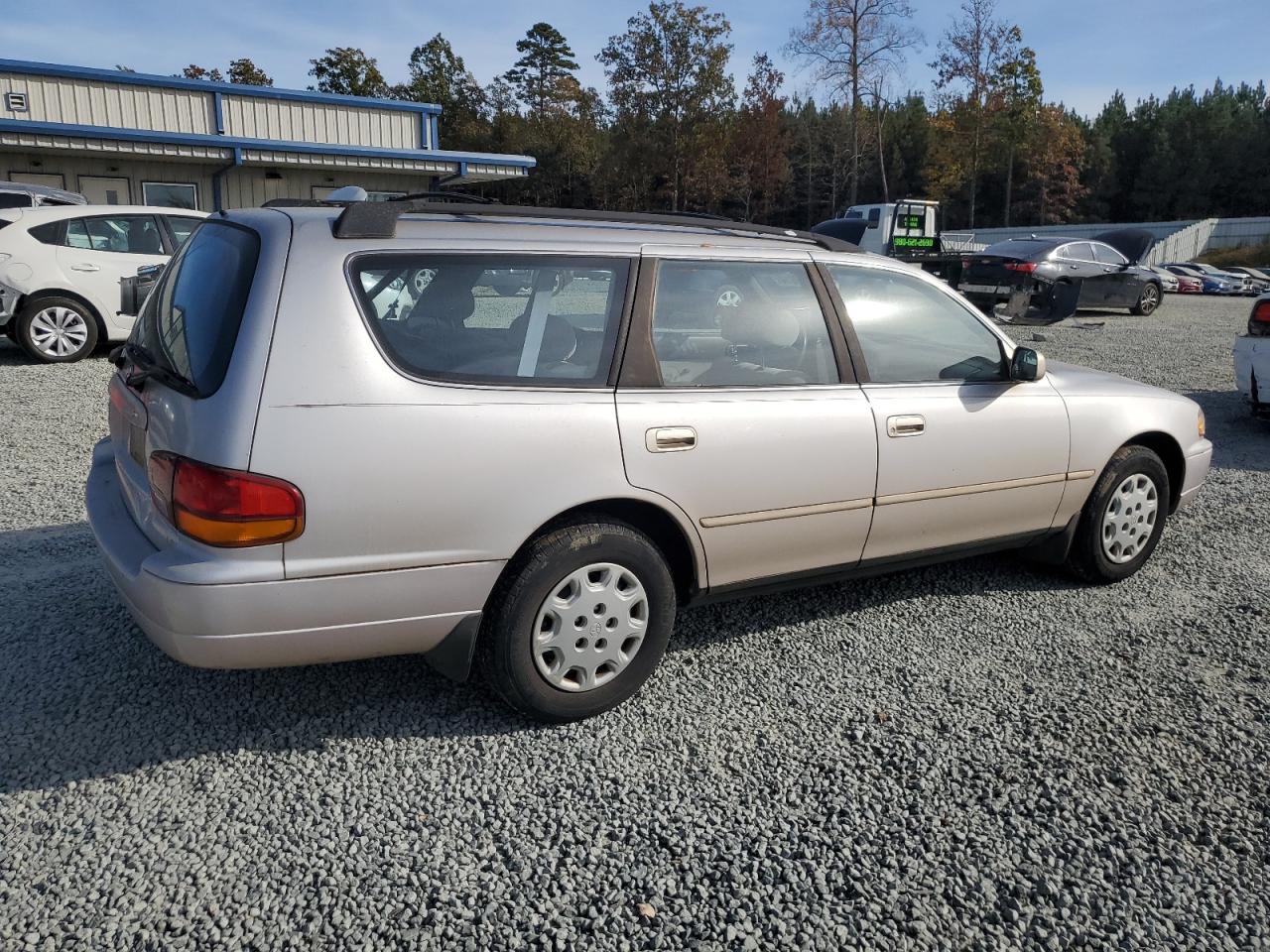 1996 Toyota Camry VIN 4T1EG12K8TU779386 Copart auction photo, normal wear damage thumbnail 3