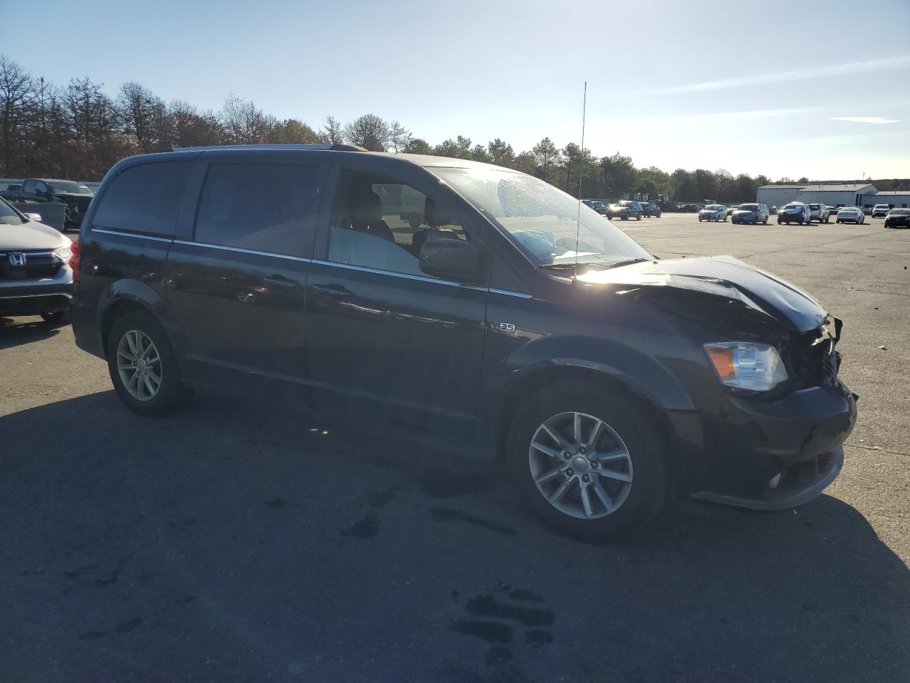 2019 Dodge Caravan VIN 2C4RDGCG5KR806065 Copart auction photo, front end / minor dent/scratches damage thumbnail 4