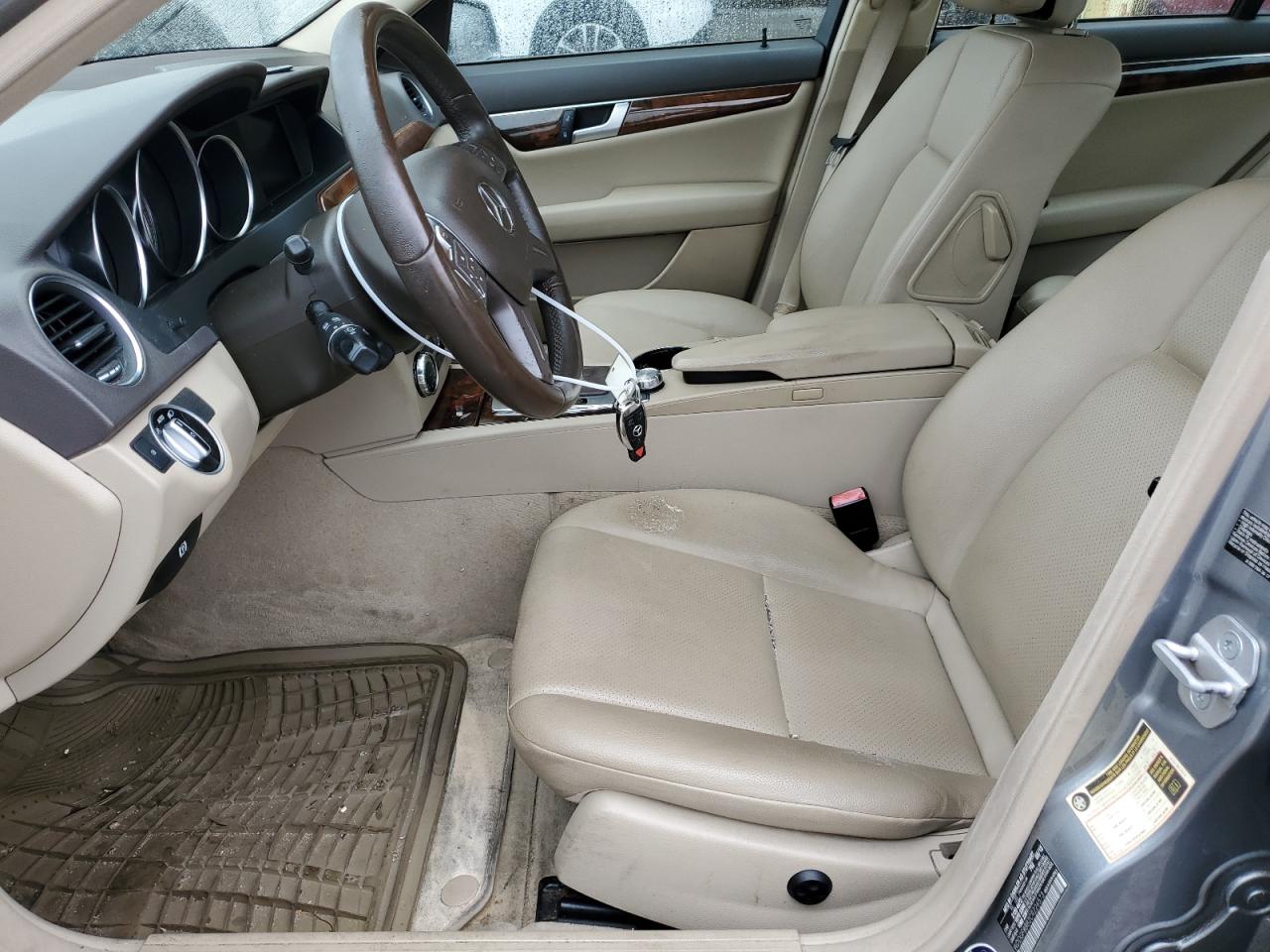 2012 Mercedes-Benz C-klasse VIN WDDGF8BB2CR226573 Copart auction photo, minor dent/scratches damage thumbnail 7