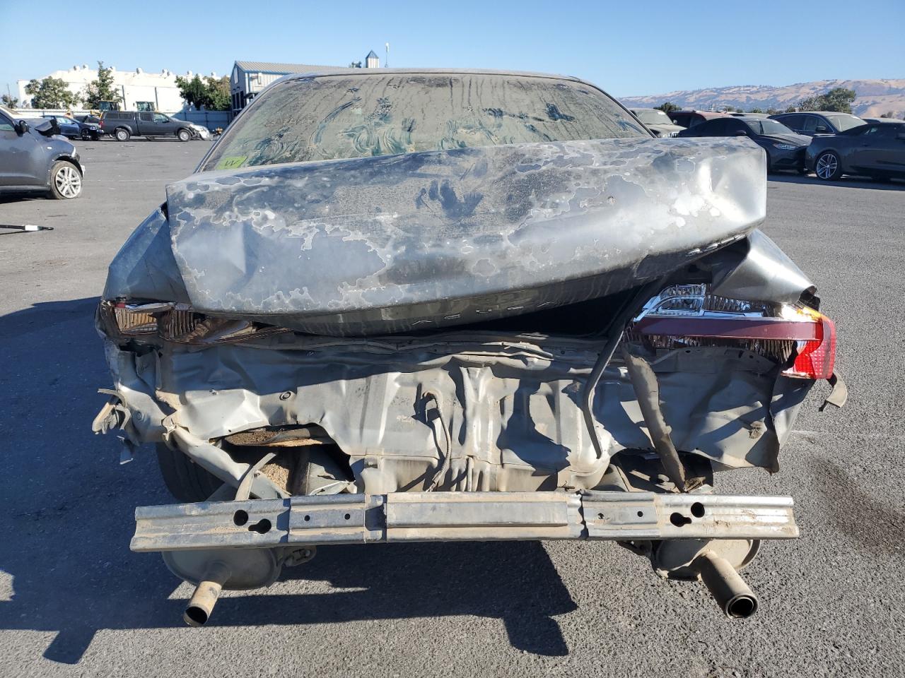 2000 Acura TL VIN 19UUA5661YA022717 Copart auction photo, rear end / minor dent/scratches damage thumbnail 6