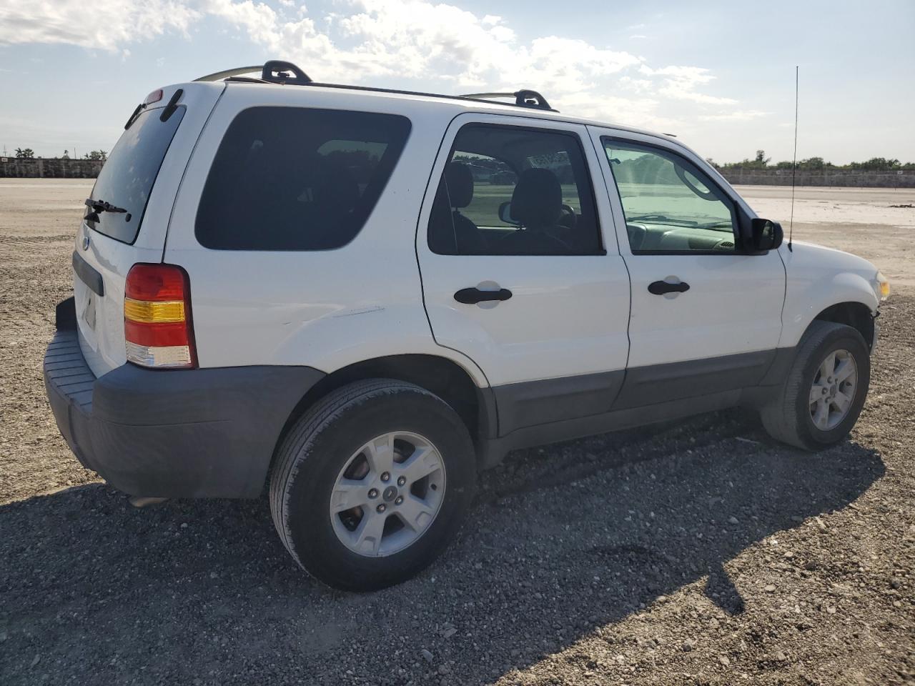 2006 Ford Escape VIN 1FMYU031X6KA32586 Copart auction photo, front end damage thumbnail 3
