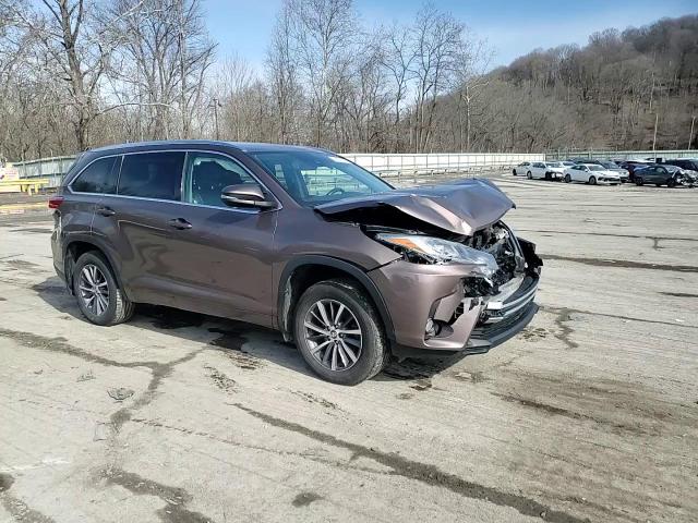 2017 Toyota Highlander VIN 5TDJZRFH4HS382778 Copart auction photo, front end / rear end damage thumbnail 12