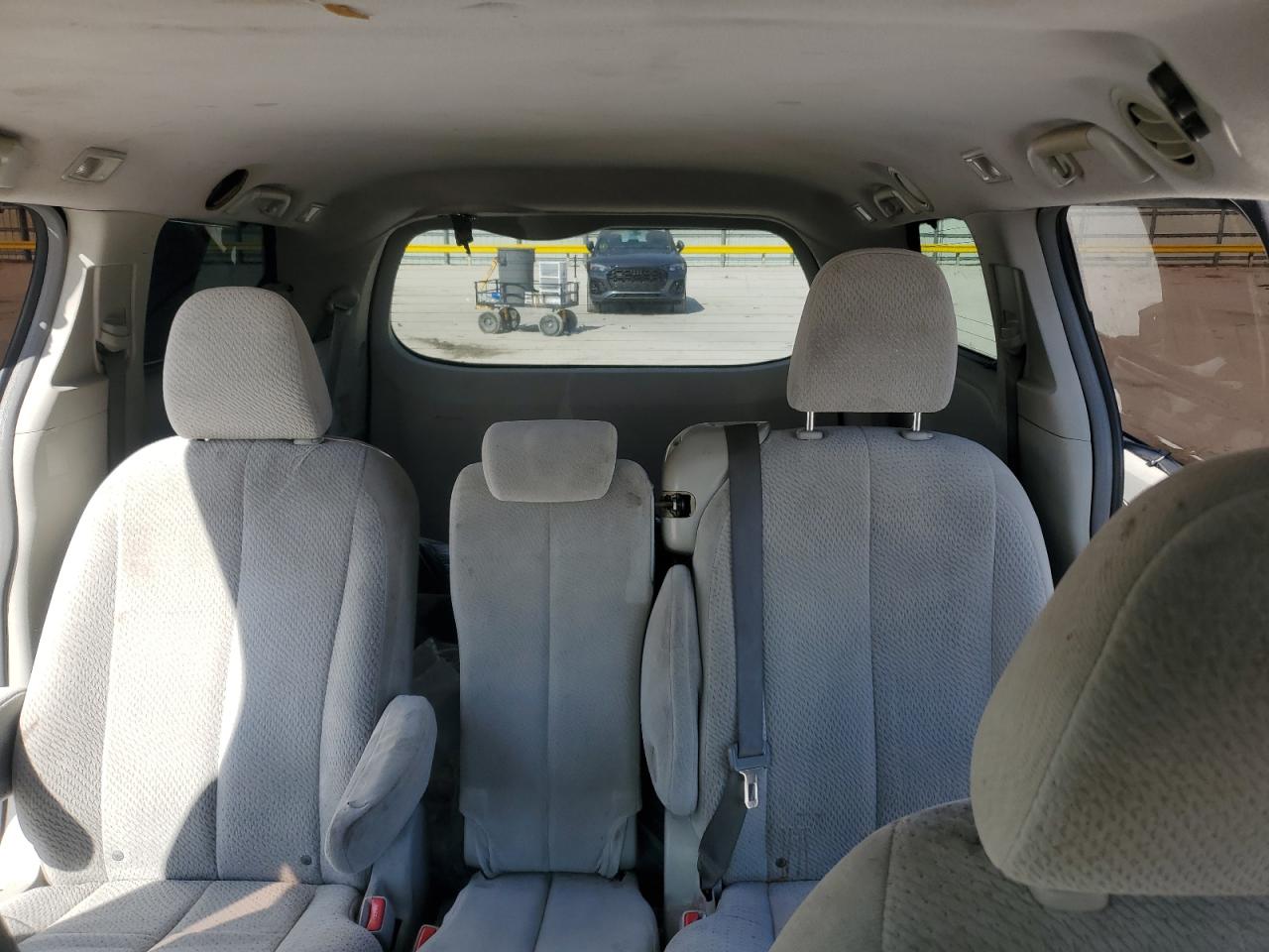 2011 Toyota Sienna VIN 5TDKK3DCXBS133275 Copart auction photo, minor dent/scratches damage thumbnail 10