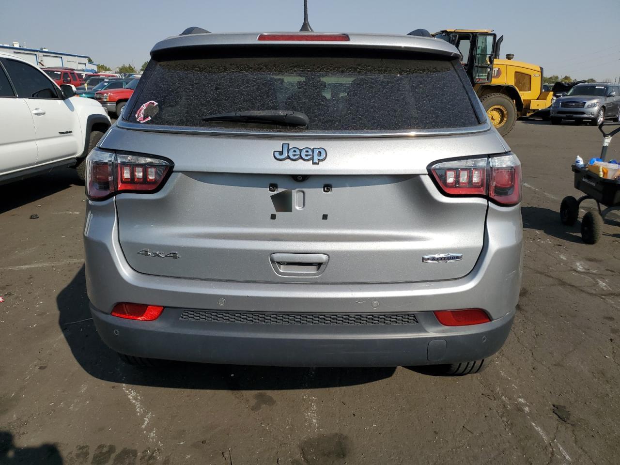 2018 Jeep Compass VIN 3C4NJDBB3JT314710 Copart auction photo, minor dent/scratches damage thumbnail 6