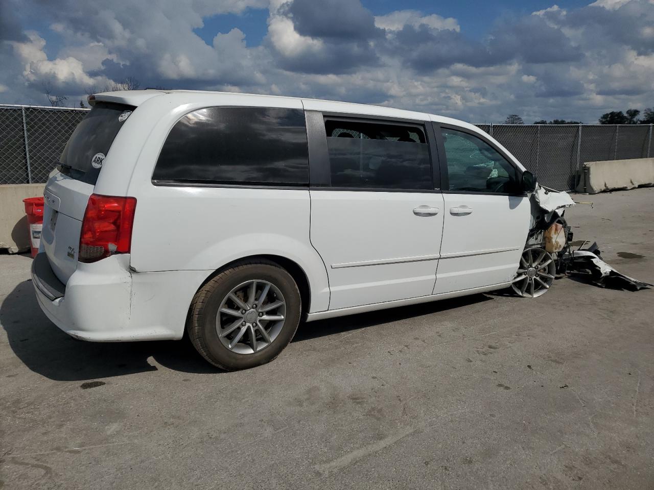 2014 Dodge Caravan VIN 2C4RDGEG8ER357384 Copart auction photo, front end / rear end damage thumbnail 3
