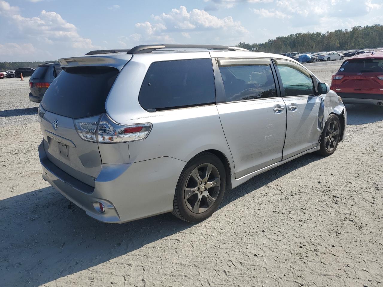 2015 Toyota Sienna VIN 5TDXK3DC4FS543467 Copart auction photo, side damage thumbnail 3