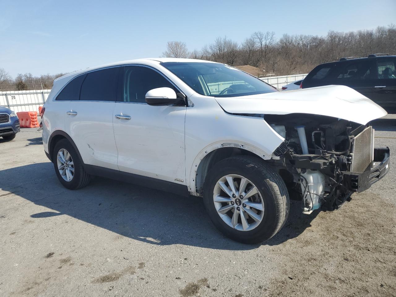 2019 KIA Sorento VIN 5XYPGDA32KG545981 Copart auction photo, front end / side damage thumbnail 4