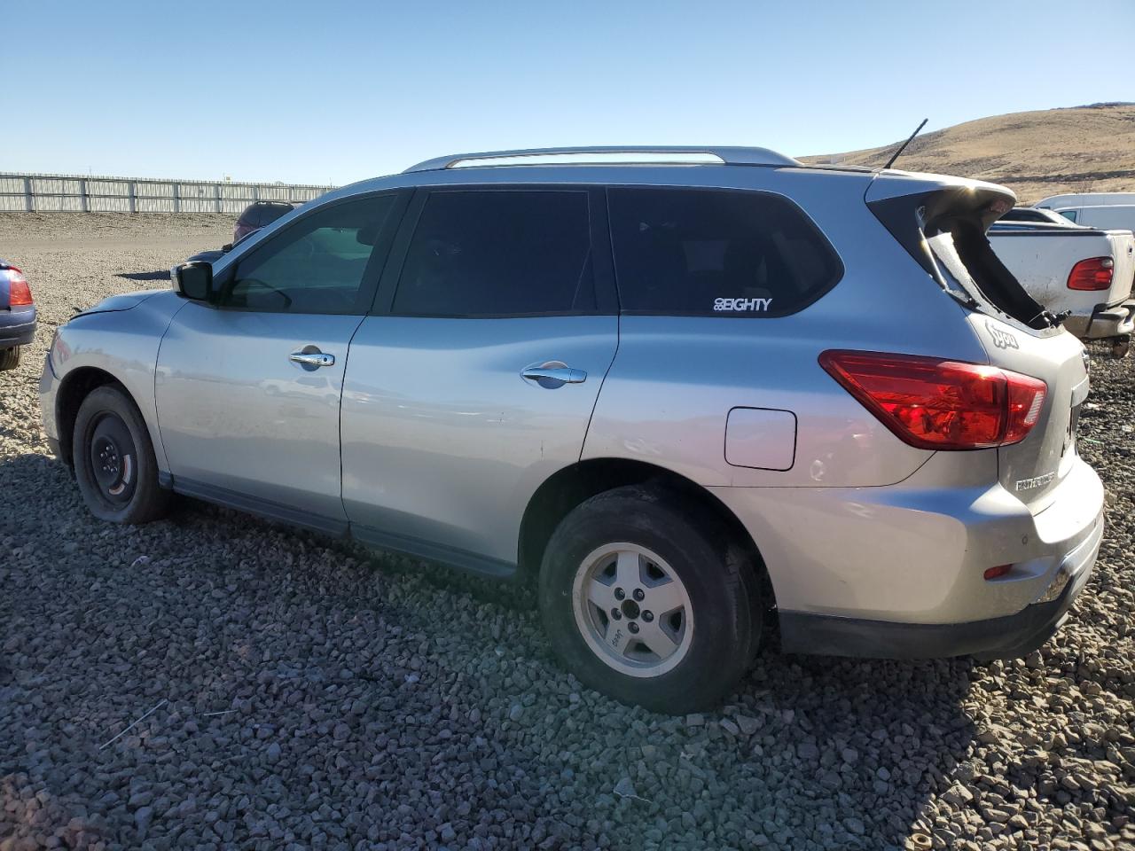 2017 Nissan Pathfinder VIN 5N1DR2MM7HC615392 Copart auction photo, vandalism damage thumbnail 2