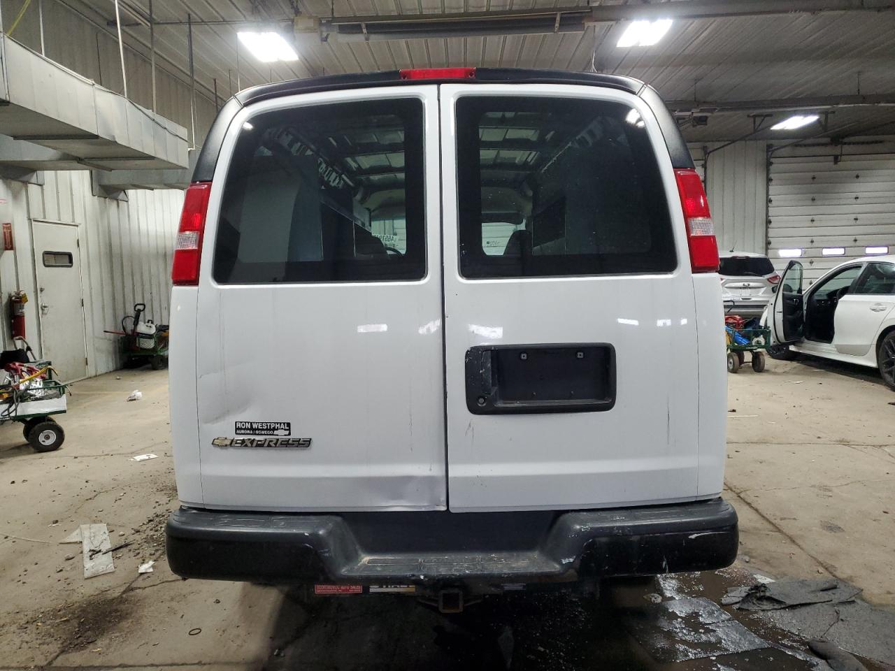 2017 Chevrolet Express VIN 1GCWGAFF4H1324582 Copart auction photo, front end / rear end damage thumbnail 6