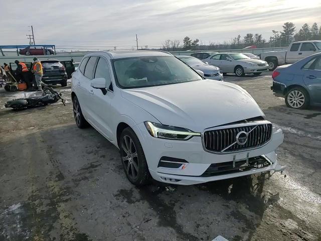 2020 Volvo XC60 VIN YV4A22RL0L1560846 Copart auction photo, front end / undercarriage damage thumbnail 11