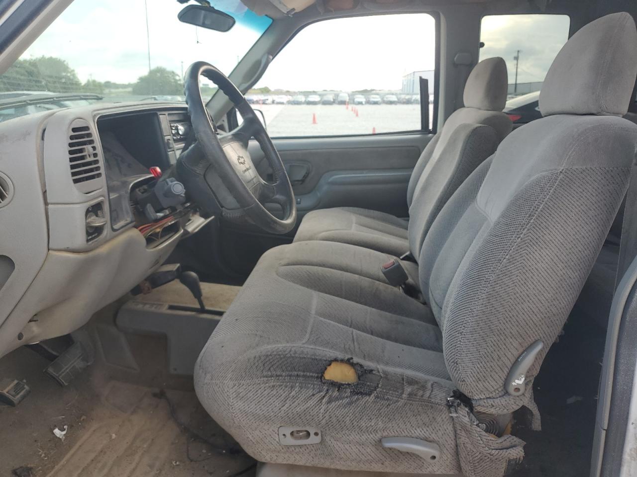 1995 Chevrolet GMT-400 VIN 1GCEK19K4SE141153 Copart auction photo, all over damage thumbnail 7