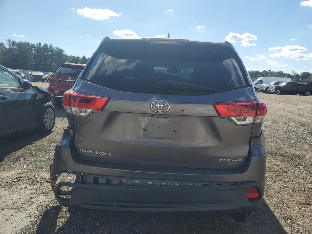 2018 Toyota Highlander VIN 5TDJZRFH7JS557675 Copart auction photo, rear end / side damage thumbnail 6