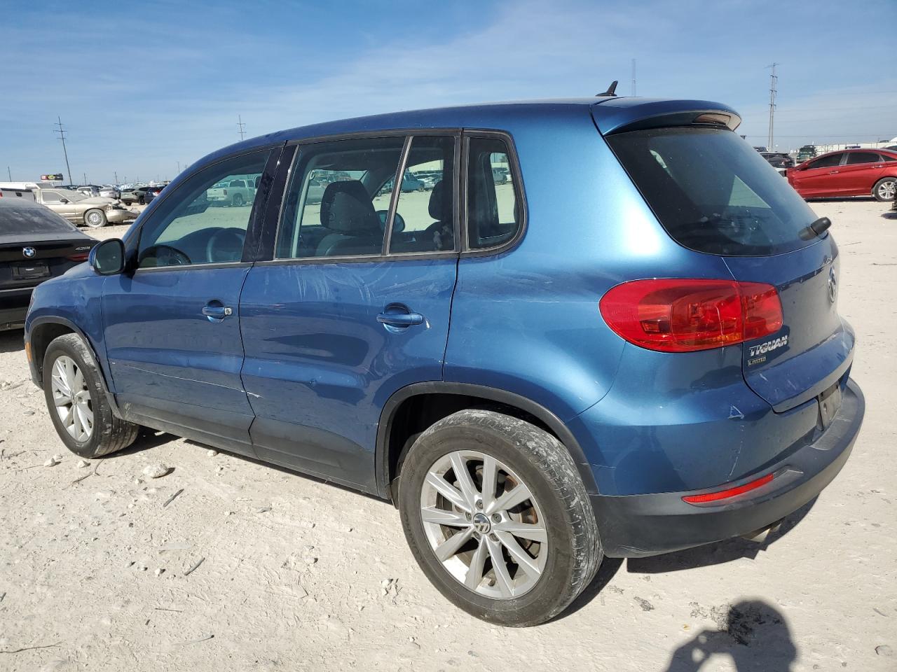 2017 Volkswagen Tiguan VIN WVGAV7AX8HK050991 Copart auction photo, minor dent/scratches damage thumbnail 2