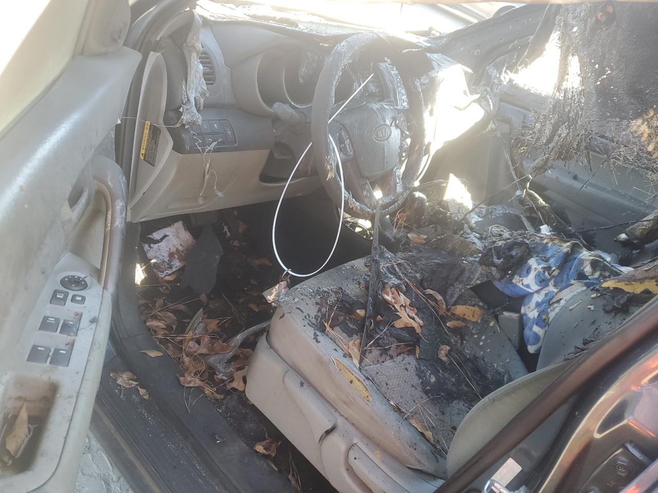 2011 KIA Sorento VIN 5XYKT3A15BG181585 Copart auction photo, burn - engine / burn - interior damage thumbnail 8