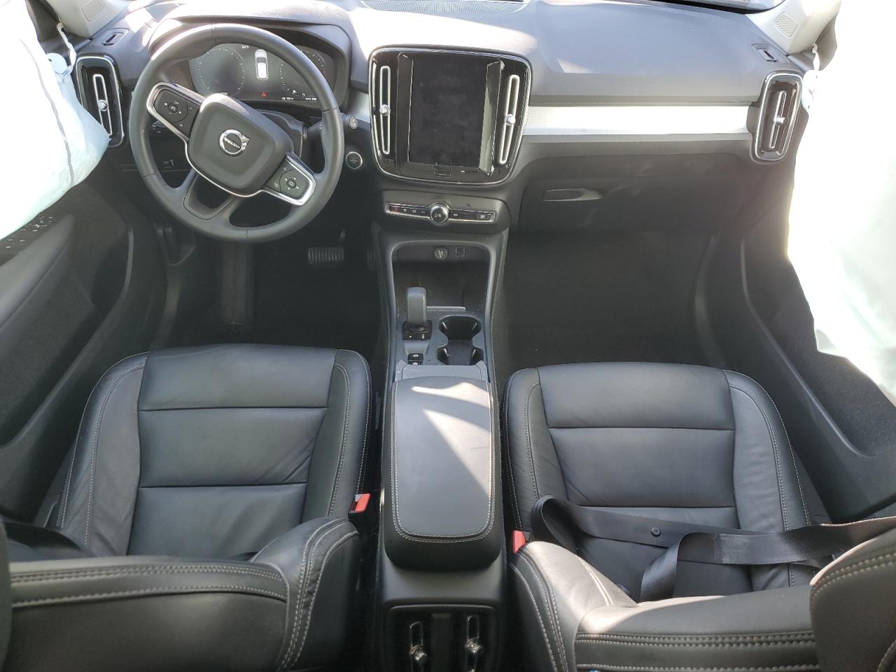 2022 Volvo XC40 VIN YV4162UK5N2734491 Copart auction photo, rear end / side damage thumbnail 8