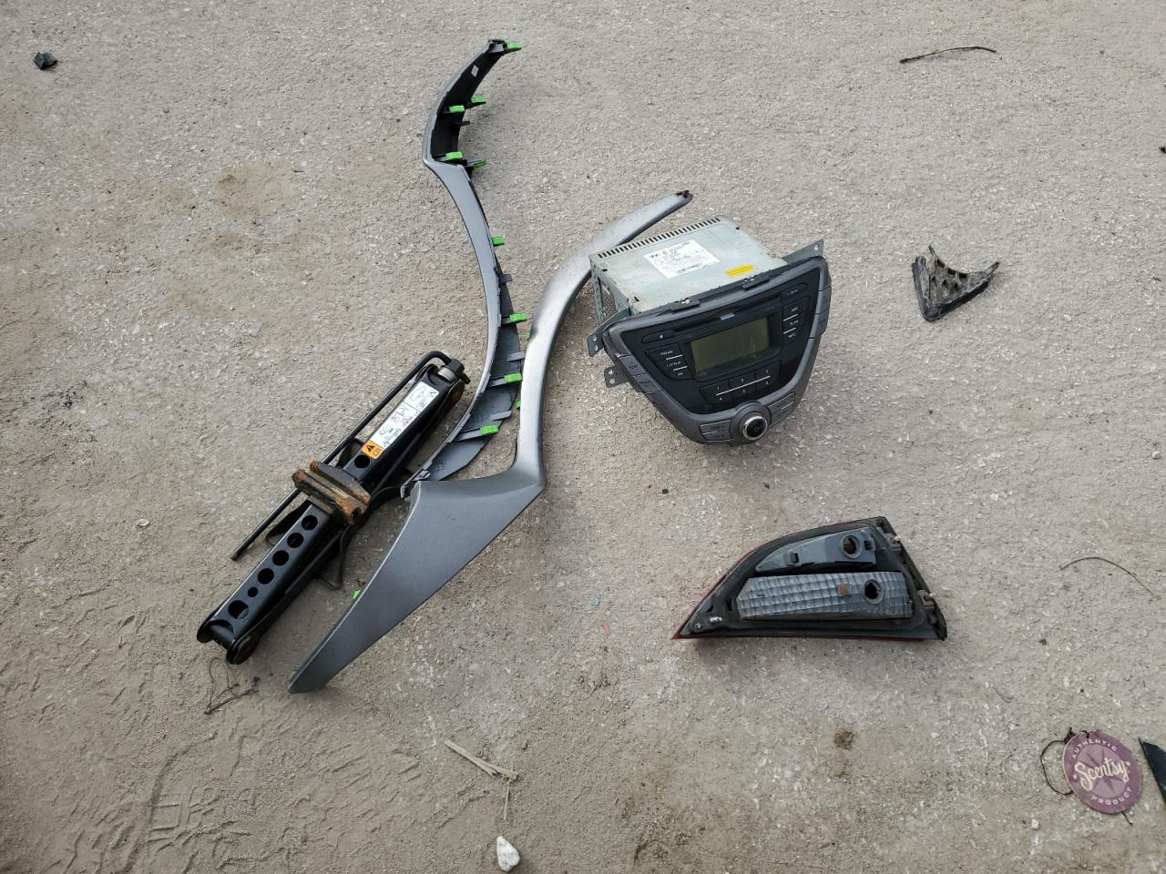 2013 Hyundai Elantra VIN 5NPDH4AE8DH175715 Copart auction photo, side / front end damage thumbnail 14