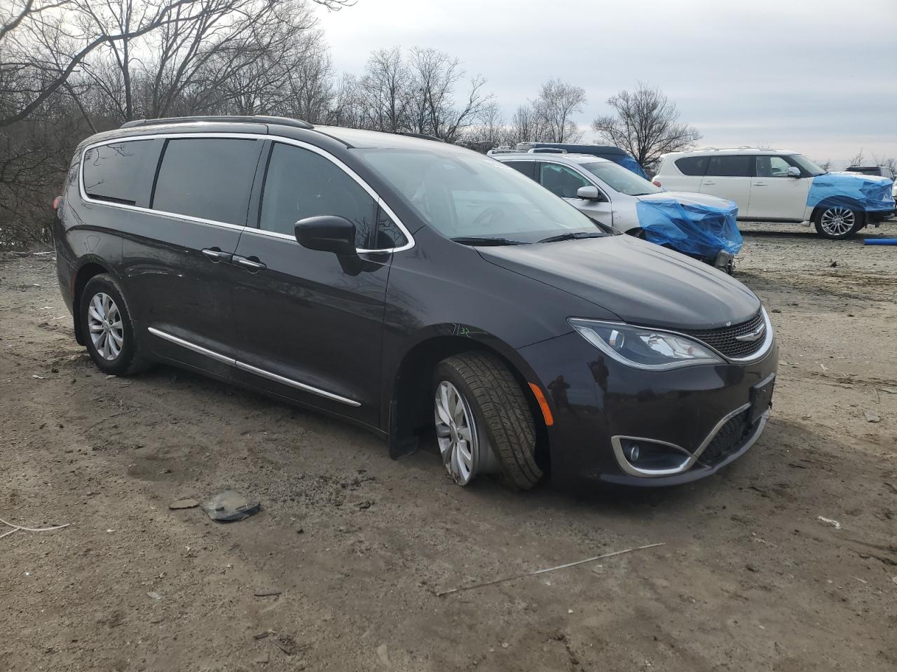 2017 Chrysler Pacifica VIN 2C4RC1BG8HR542267 Copart auction photo, undercarriage / minor dent/scratches damage thumbnail 4