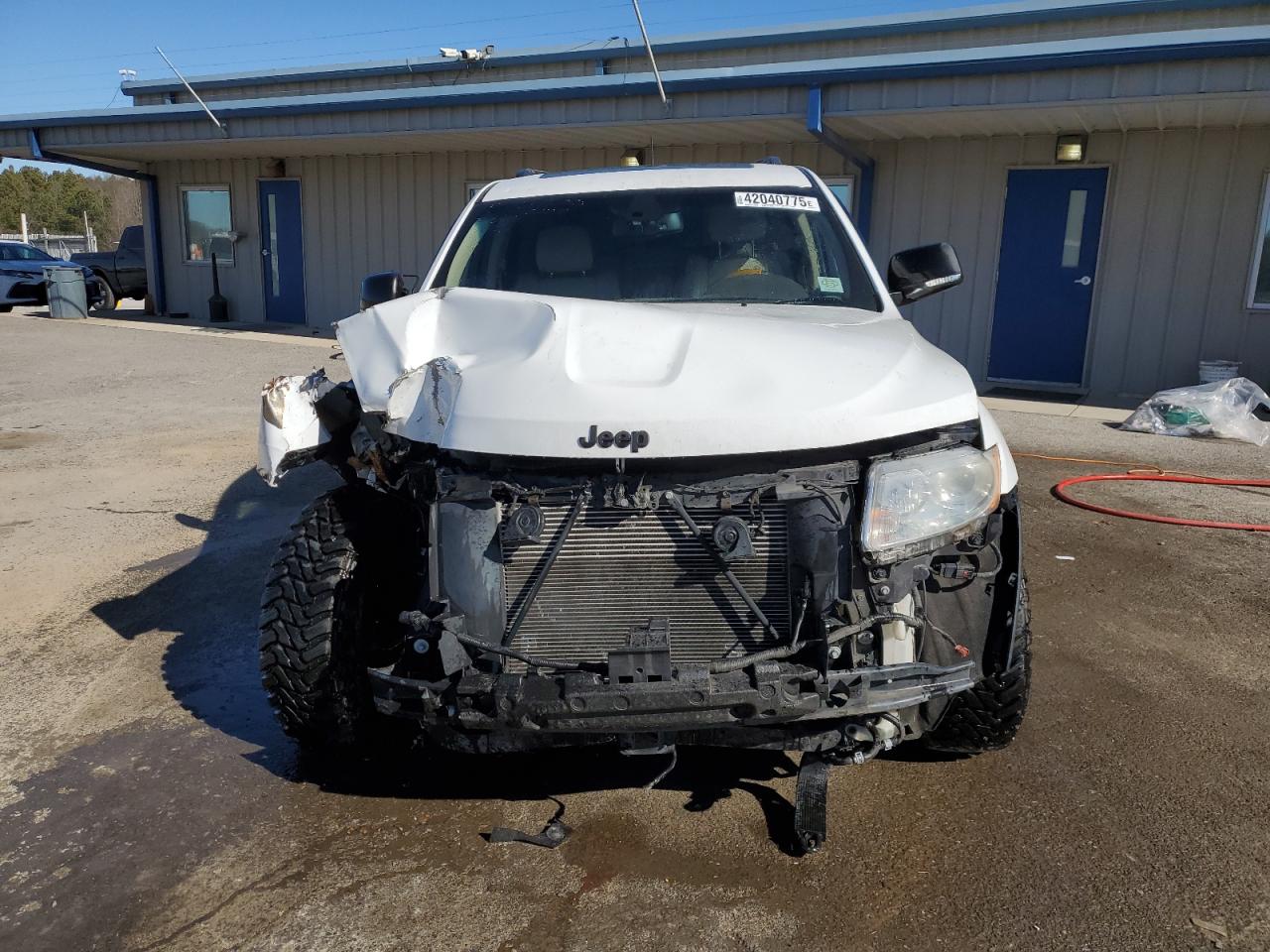 2013 Jeep Grand Cherokee VIN 1C4RJECG1DC525986 Copart auction photo, front end / side damage thumbnail 5