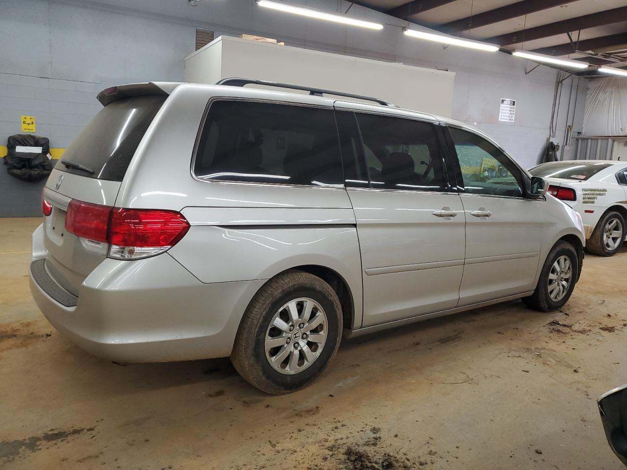2008 Honda Odyssey VIN 5FNRL38628B418548 Copart auction photo, front end / top/roof damage thumbnail 3