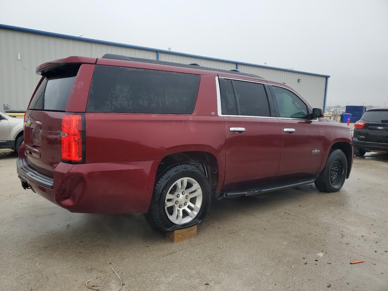 2019 Chevrolet Suburban VIN 1GNSCHKC1KR138254 Copart auction photo, rear end / minor dent/scratches damage thumbnail 3