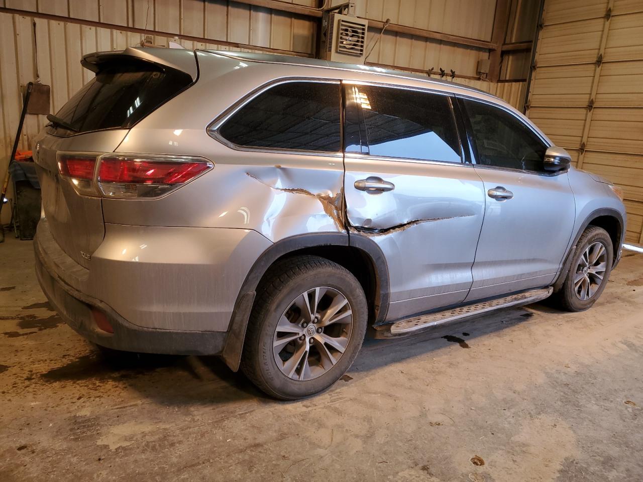 2015 Toyota Highlander VIN 5TDKKRFH3FS106405 Copart auction photo, side / minor dent/scratches damage thumbnail 3