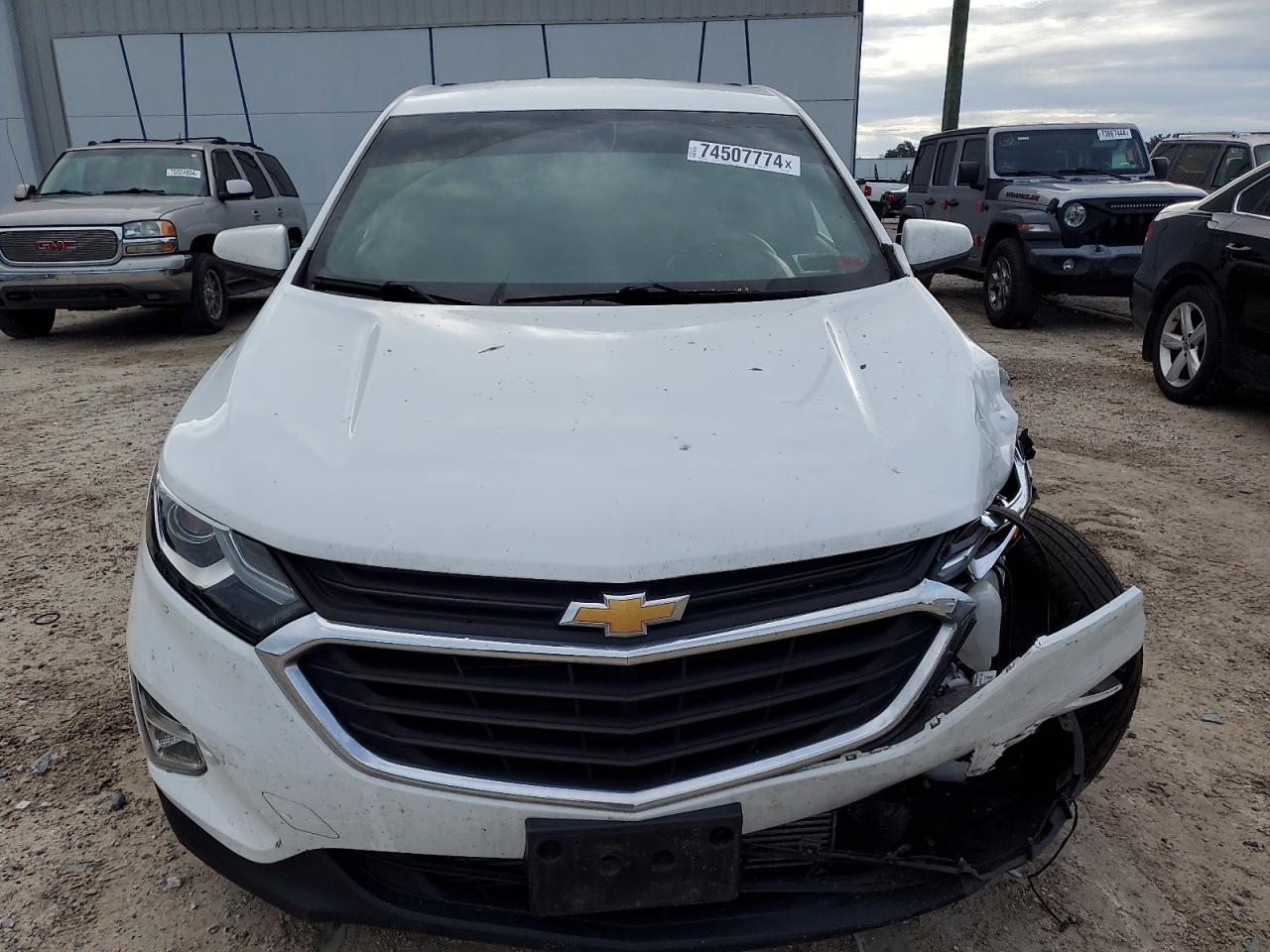 2019 Chevrolet Equinox VIN 2GNAXUEVXK6270379 Copart auction photo, front end / minor dent/scratches damage thumbnail 5