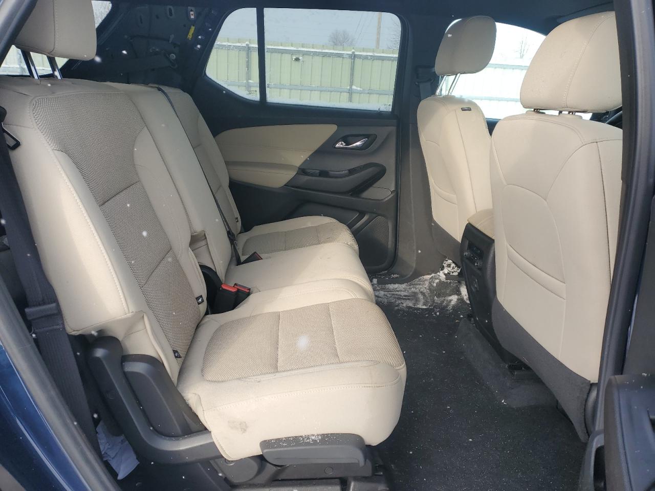 2022 Chevrolet Traverse VIN 1GNEVFKW4NJ112207 Copart auction photo, rear end / minor dent/scratches damage thumbnail 11