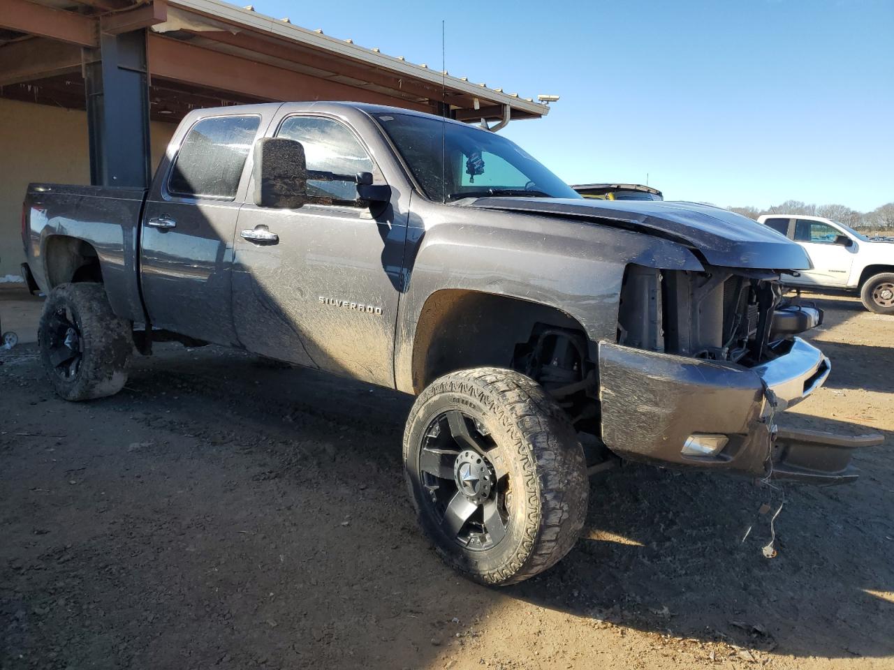 2011 Chevrolet Silverado VIN 3GCPKSE32BG111946 Copart auction photo, front end / side damage thumbnail 4