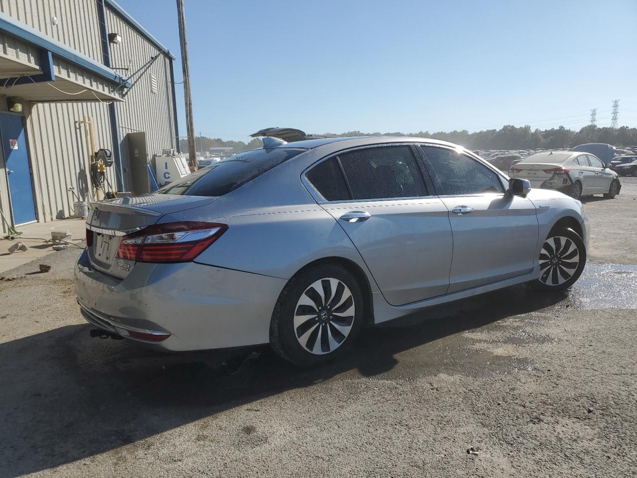 2017 Honda Accord VIN JHMCR6F71HC016694 Copart auction photo, side / rear end damage thumbnail 3