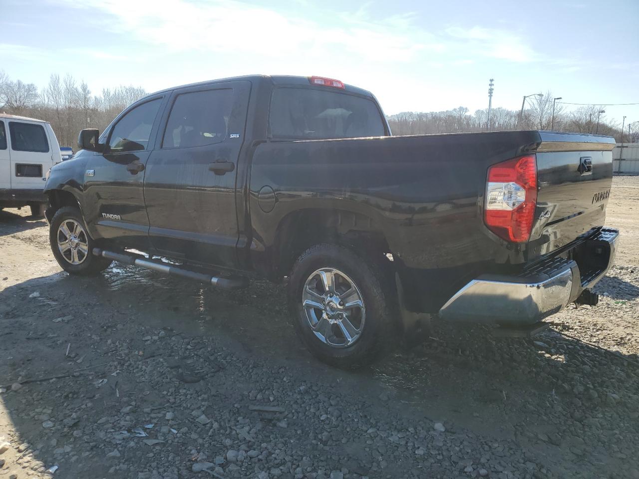 2015 Toyota Tundra VIN 5TFDW5F16FX447638 Copart auction photo, front end damage thumbnail 2