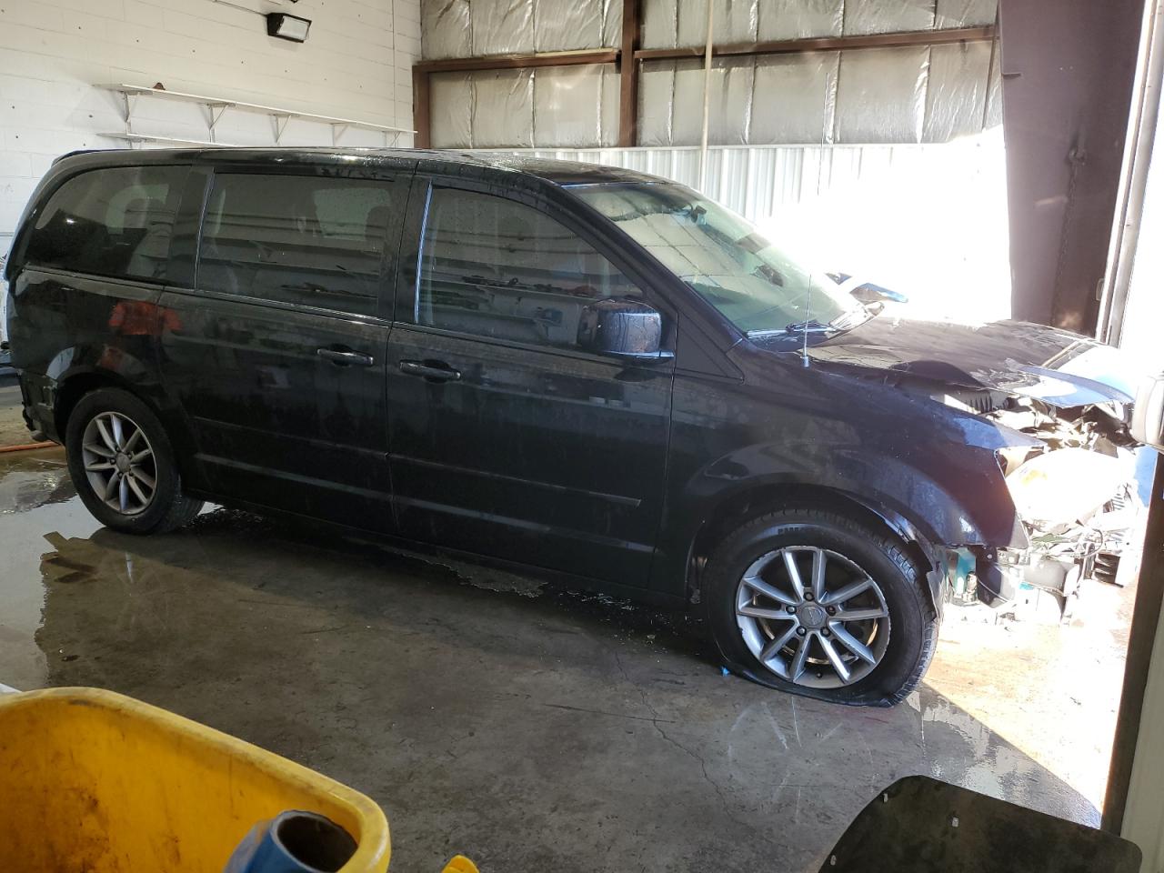 2017 Dodge Caravan VIN 2C4RDGBG1HR548086 Copart auction photo, front end / rear end damage thumbnail 4