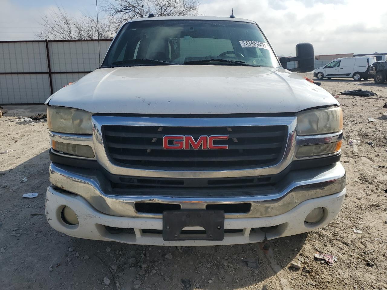 2005 GMC Sierra VIN 1GTHK23U45F966640 Copart auction photo, front end / minor dent/scratches damage thumbnail 5